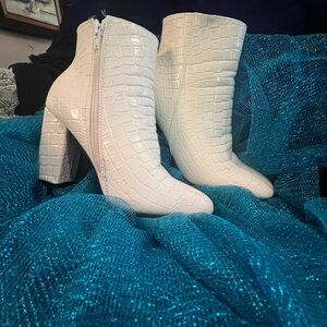 Nasty Gal - Block Heel Croc Ankle Boots (White)